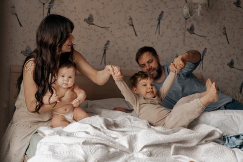 Ģimenes fotosesija ar jaundzimušo
